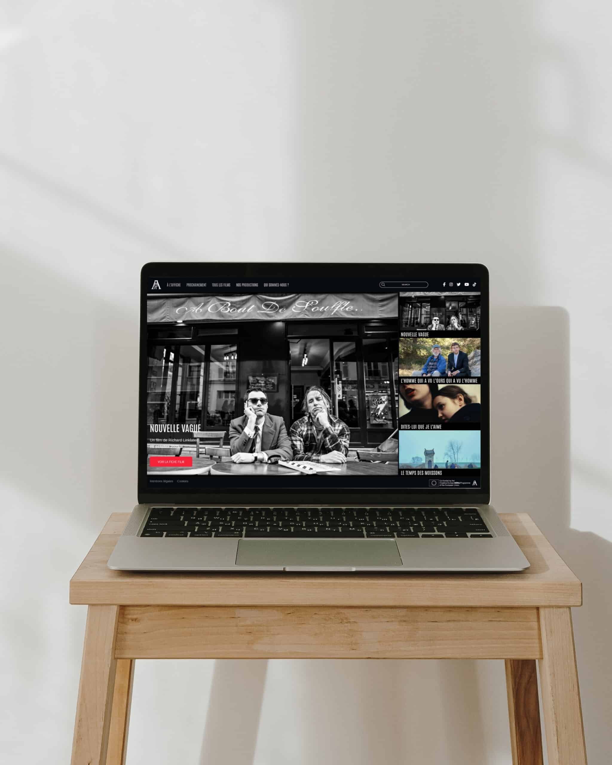 black and gray minimalist dekstop mockup instagram post (2)